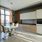 Interior dapur dengan set linear