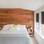 עיצוב קיר עץ בחדר השינה