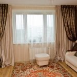 Perský koberec na podlaze obývacího pokoje