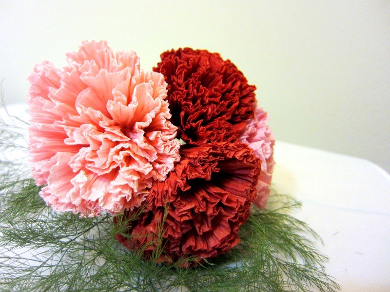 carnations dari napkins decor ideas