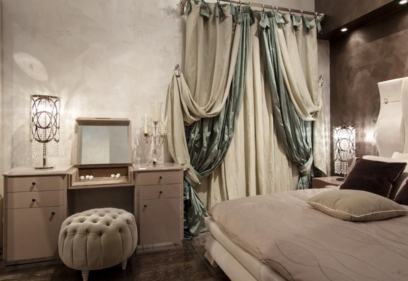 Italienska gardiner i sovrummet