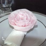 rosor från servetter dekoration