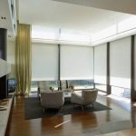 Inredning vardagsrum med panoramafönster
