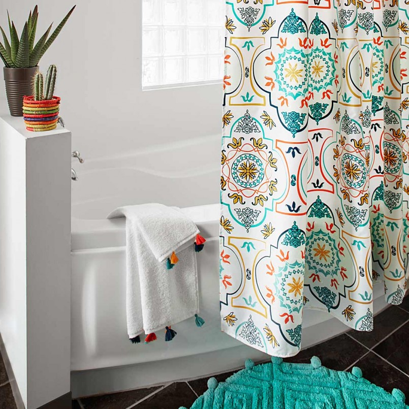 Rideau de salle de bain décoré de couleurs vives