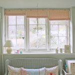 cortine sul davanzale delle finestre per le idee di design della camera da letto