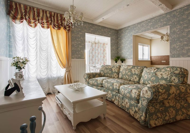 Soffa med modley møbel i Provence stil vardagsrum