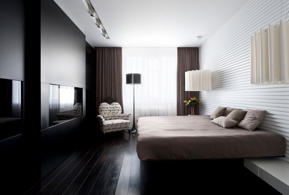 Donkere gordijnen in art nouveau-slaapkamer