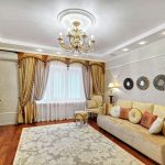 moderna klassiska gardiner i vardagsrummet