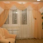 gardiner av slöjan i vardagsrummet