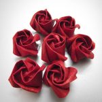 rosor från servetter foto