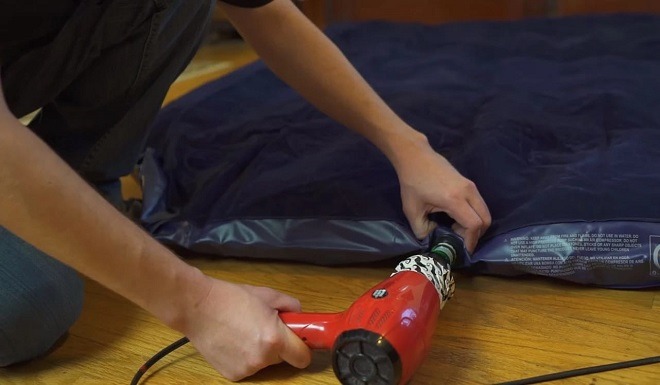 hur man pumpar en madrass hårtork