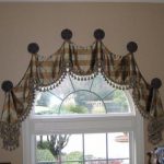 hur man hänger gardiner utan takläggningsdesign