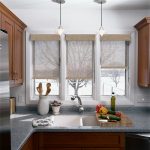 gardiner på kökets lilla fönster