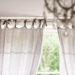 gardiner med gångjärn med tulle