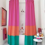 rideaux textiles pour la photo de la salle de bain