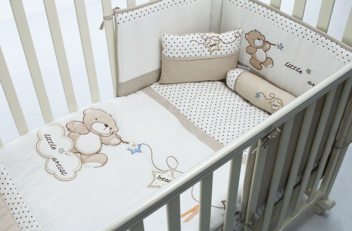 מיטת תינוק עם צדדים