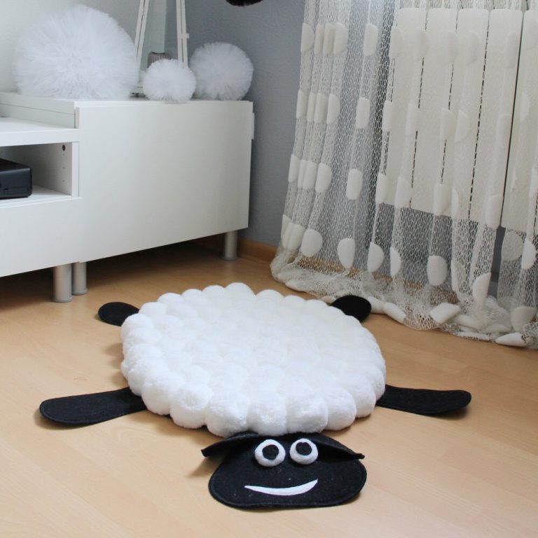 karpet yang diperbuat daripada gambar hiasan pompons