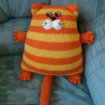 polštář kočka pletená