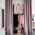 gardiner i omklädningsrummet för inredningen