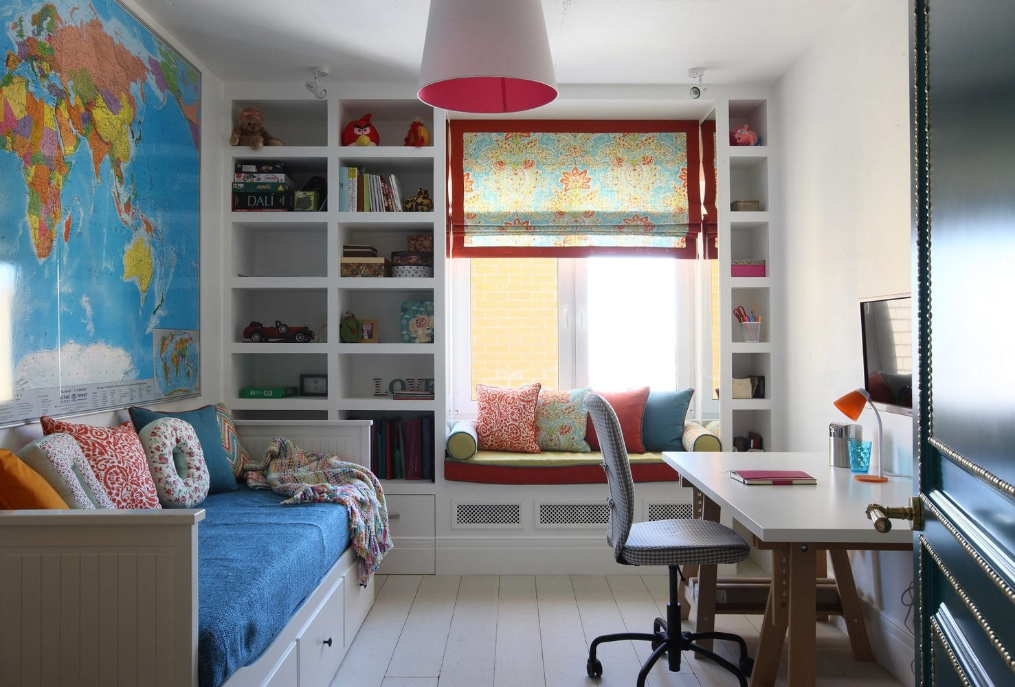 gardiner i rummet med en tonårs pojke design