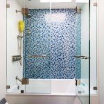 skleněná opona pro koupelnový design