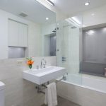 glasgordijn voor ideeën voor badkamerfoto's