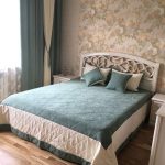 scegli un set di tende e copriletto per l'interno della foto della camera da letto
